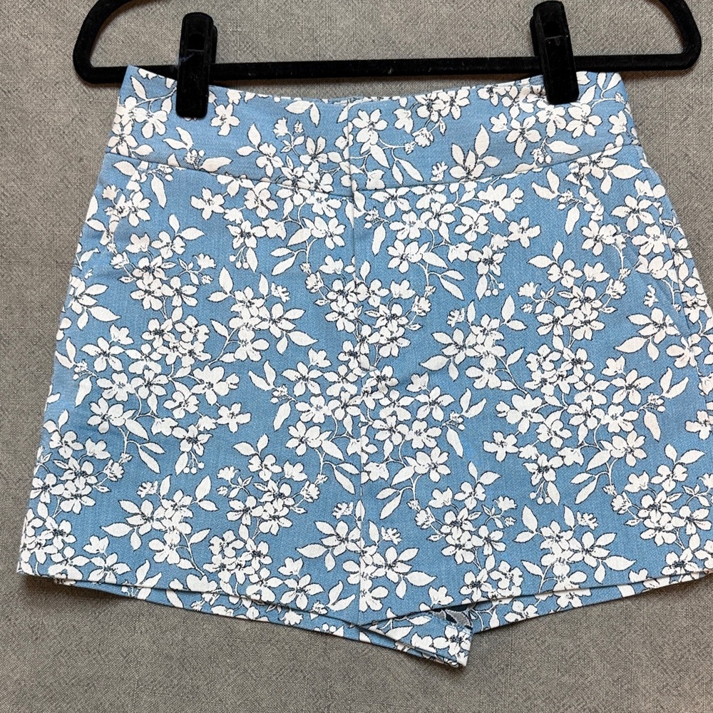 Alice + Olivia Blue Floral Women's Shorts, Size 4